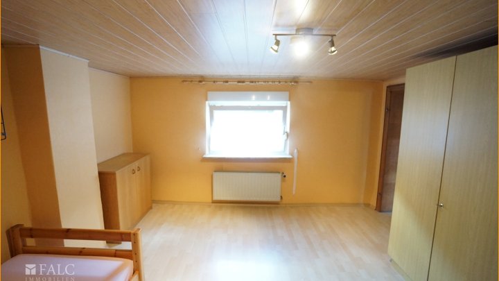 Schönes Bauernhaus mit Garage und Werkstatt zu verkaufen!