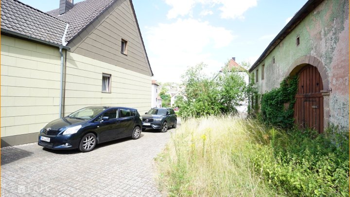 Schönes Bauernhaus mit Garage und Werkstatt zu verkaufen!