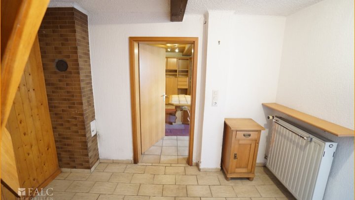 Schönes Bauernhaus mit Garage und Werkstatt zu verkaufen!