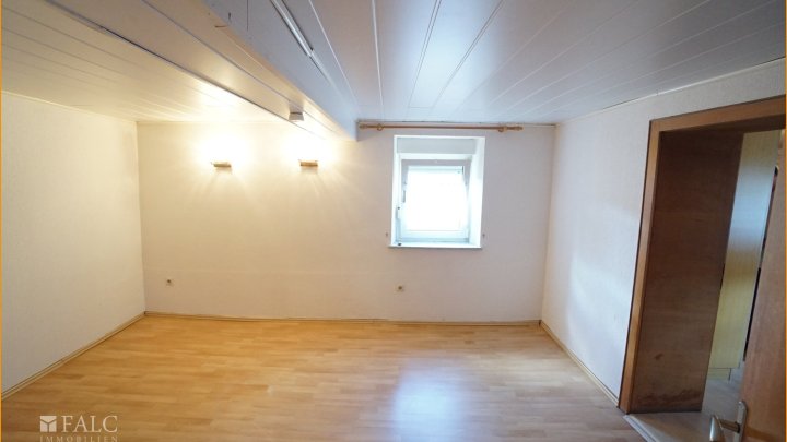 Schönes Bauernhaus mit Garage und Werkstatt zu verkaufen!