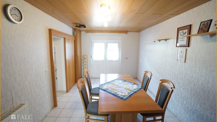 Schönes Bauernhaus mit Garage und Werkstatt zu verkaufen!