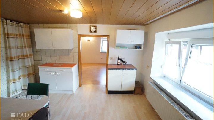 Schönes Bauernhaus mit Garage und Werkstatt zu verkaufen!