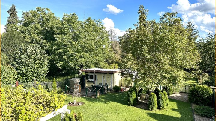 Hochwertige Immobilie mit 4 Top-Einheiten & Luxus-Gartenpark!
