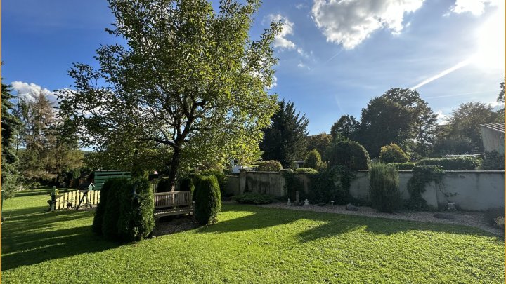 Hochwertige Immobilie mit 4 Top-Einheiten & Luxus-Gartenpark!