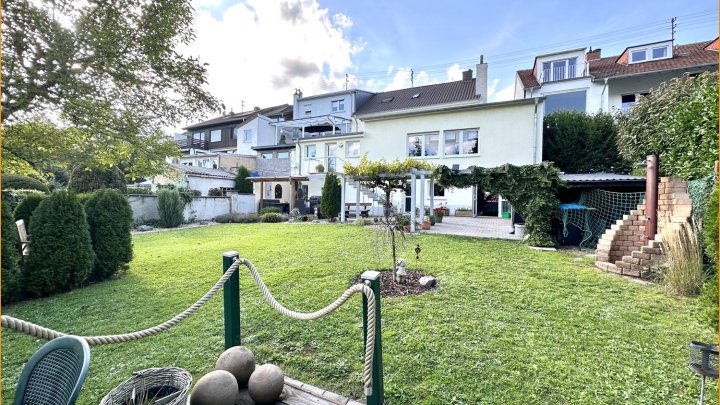 Hochwertige Immobilie mit 4 Top-Einheiten & Luxus-Gartenpark!