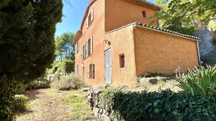 Idyllisches Feriendomizil mit atemberaubendem Ausblick in Draguignan