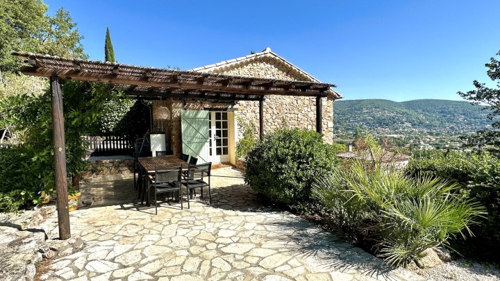 Idyllisches Feriendomizil mit atemberaubendem Ausblick in Draguignan