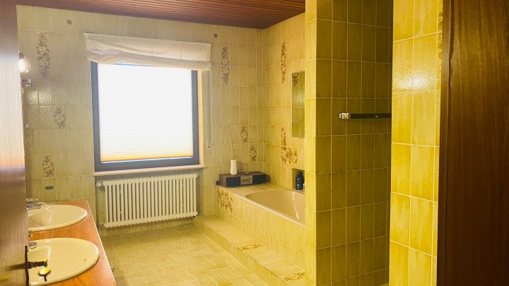 Zentraler Bungalow in Saarbrücken  mit 13 Zimmern 