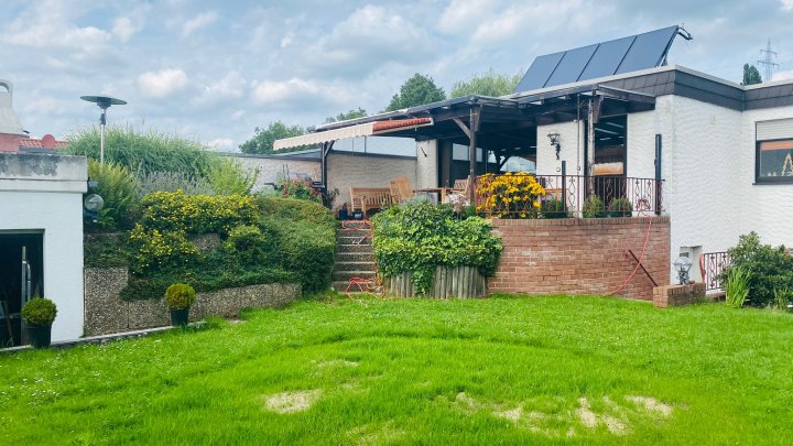 Zentraler Bungalow in Saarbrücken  mit 13 Zimmern 