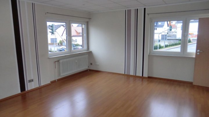 Praxis- Bürofläche im Zentrum von Waldmohr zu vermieten!