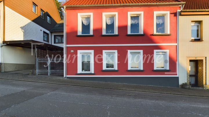 Sanierte Doppelhaushälfte mit 3 Wohneinheiten und tollem Garten!