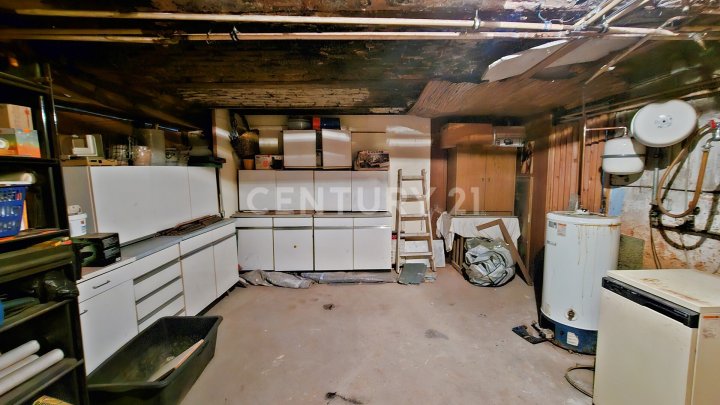 Großzügiges Haus mit pflegeleichter Sonnenterrasse und zusätzlicher Vermietungsmöglichkeit