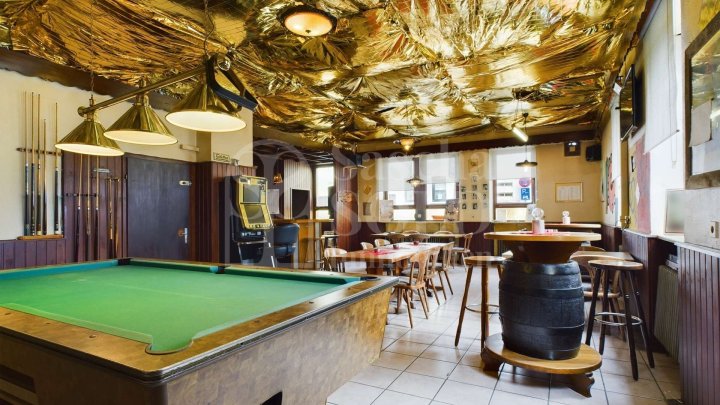 Wohn- und Geschäftshaus in St. Ingbert - für Investoren - mit Wohnung, Gewerbe, Garten und Garagen