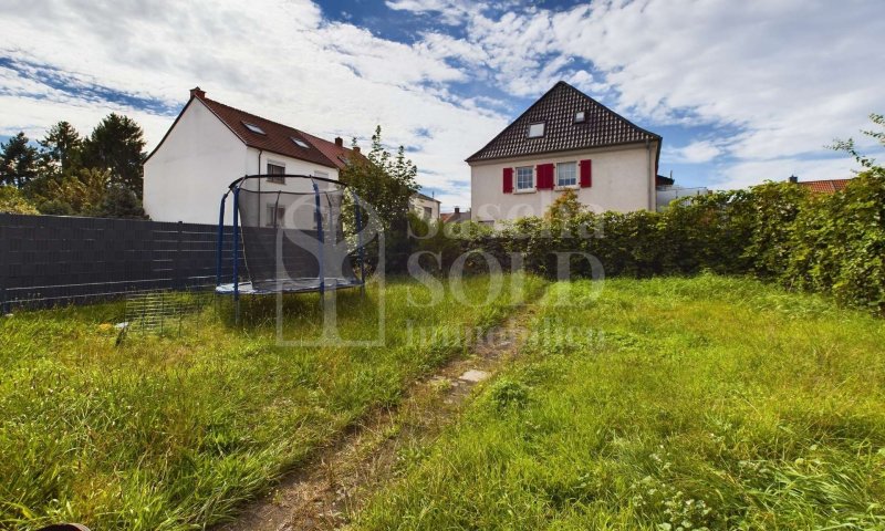 Wohn- und Geschäftshaus in St. Ingbert - für Investoren - mit Wohnung, Gewerbe, Garten und Garagen
