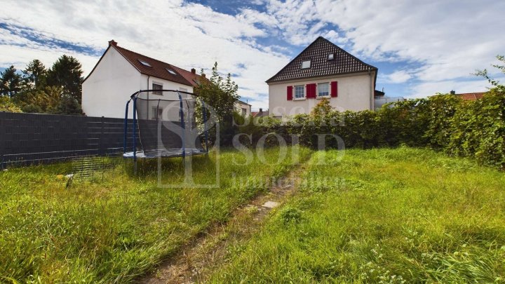 Wohn- und Geschäftshaus in St. Ingbert - für Investoren - mit Wohnung, Gewerbe, Garten und Garagen