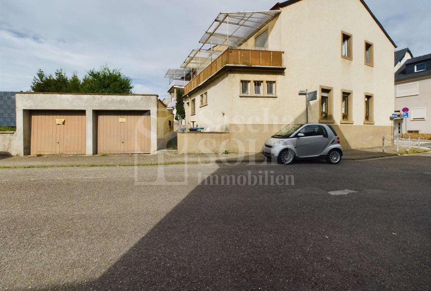 Giebelseite/Garagen
