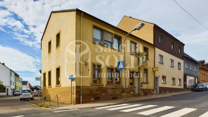 Wohn- und Geschäftshaus in St. Ingbert - für Investoren - mit Wohnung, Gewerbe, Garten und Garagen