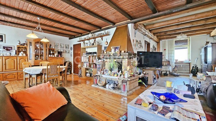 Großzügiges Haus mit pflegeleichter Sonnenterrasse und zusätzlicher Vermietungsmöglichkeit