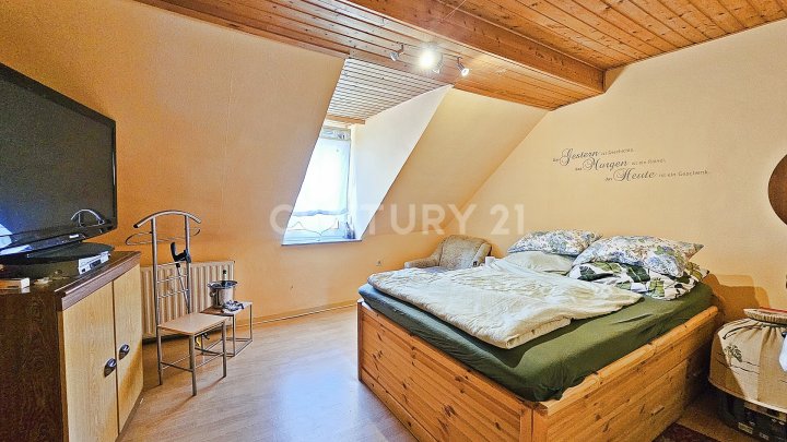 Großzügiges Haus mit pflegeleichter Sonnenterrasse und zusätzlicher Vermietungsmöglichkeit