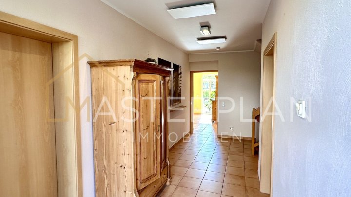 Modernes Einfamilienhaus mit schönem Garten