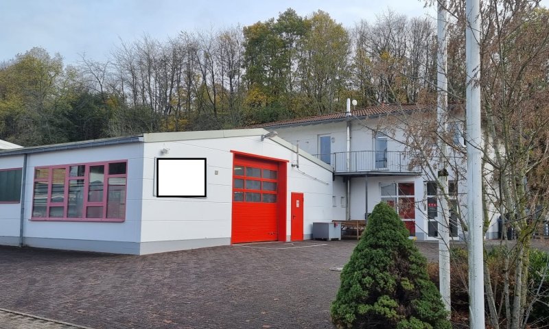 Vermietete Werkstatt, Lagerhalle und Büro/Wohnfläche mit rd. 3.500 m² Grundstück in Freisen