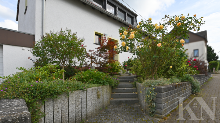Zweifamilienhaus mit PV-Anlage & Finanzierungsvorteil – vielseitiges Wohnen in Schaffhausen/Wadgassen!