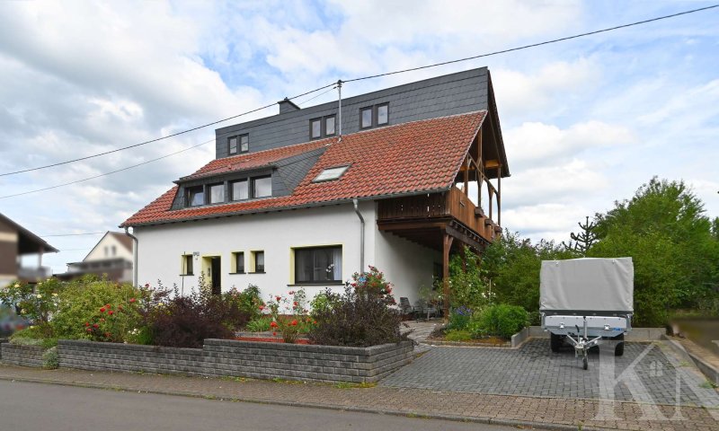 Zweifamilienhaus mit PV-Anlage & Finanzierungsvorteil – vielseitiges Wohnen in Schaffhausen/Wadgassen!