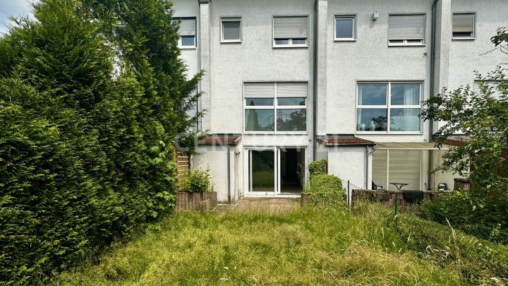 Modernes Reihenhaus mit 2 abgeschlossenen Maisonette-Wohnungen in bevozugter Lage in Friedrichsthal
