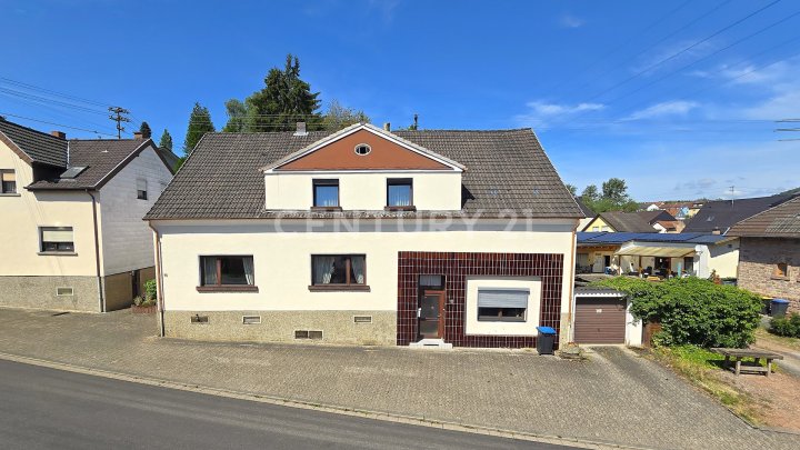 Attraktives Mehrfamilienhaus mit ELW, zusätzl. Baugrundstück und Ausbaumöglichkeit in Quierschied