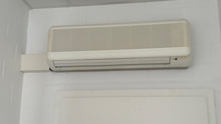 Modernes Bürogebäude im Gewerbegebiet Untertürkheimer Straße