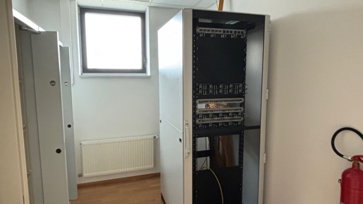 Modernes Bürogebäude im Gewerbegebiet Untertürkheimer Straße