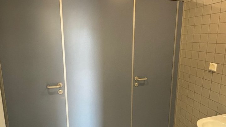 Modernes Bürogebäude im Gewerbegebiet Untertürkheimer Straße