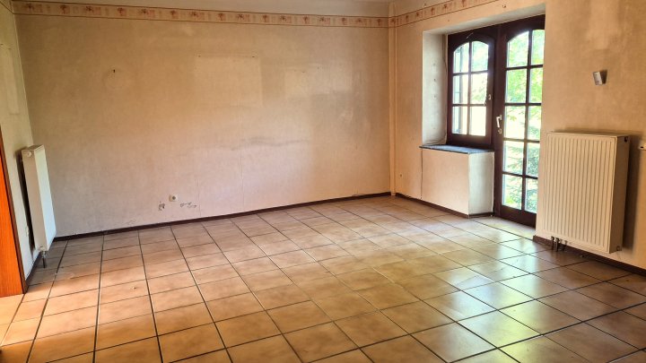 Ruhiggelegenes Reihenmittelhaus, renovierungsbedürftig