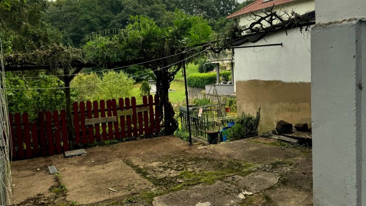 Ruhiggelegenes Reihenmittelhaus, renovierungsbedürftig