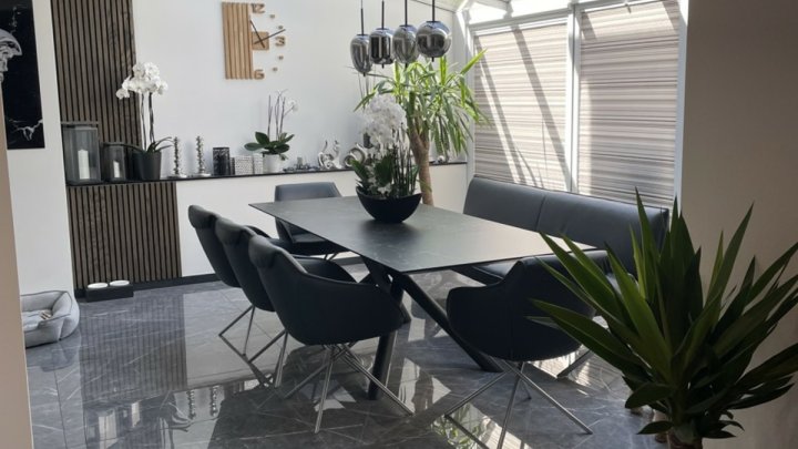 Kernsaniertes Einfamilienhaus mit tollem Garten, Wärmepumpe und PV-Anlage aus 2024