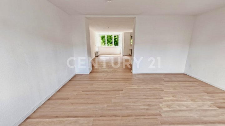 Sonnendurchflutetes renoviertes Mehrfamilienhaus (3WHG)