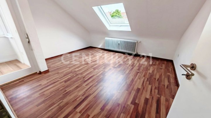 Sonnendurchflutetes renoviertes Mehrfamilienhaus (3WHG)