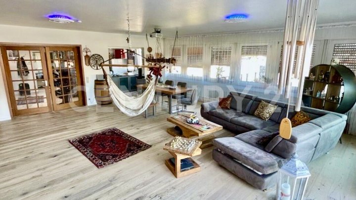 Luxuriöser Rückzugsort über den Dächern von Homburg: Penthouse mit Traumblick