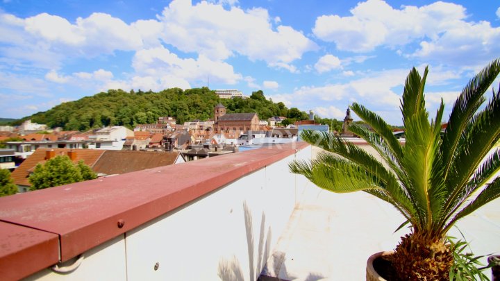Luxuriöser Rückzugsort über den Dächern von Homburg: Penthouse mit Traumblick