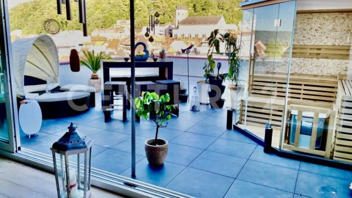Luxuriöser Rückzugsort über den Dächern von Homburg: Penthouse mit Traumblick