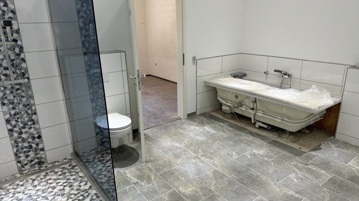 Kleines entkerntes Einfamilienhaus  mit tollem Garten aber viel Arbeit ideal für Pärchen