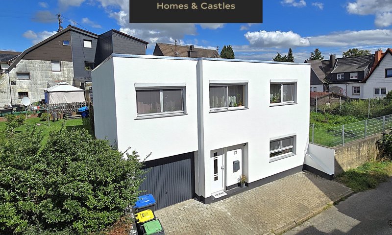 Komplett neu renoviertes freistehendes Einfamilienhaus mit kl. Garten und Garage in Friedrichsthal