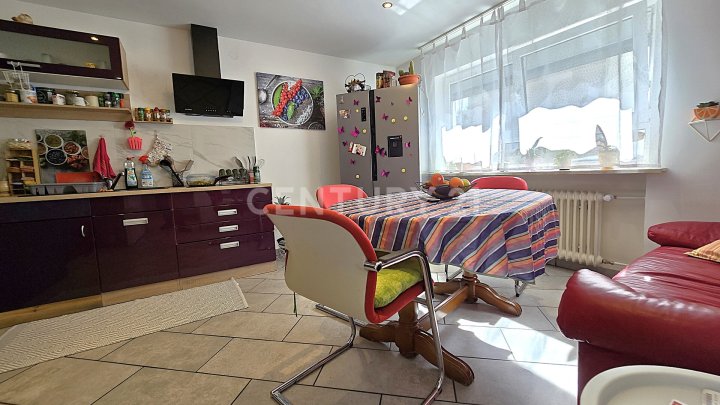 Komplett neu renoviertes freistehendes Einfamilienhaus mit kl. Garten und Garage in Friedrichsthal