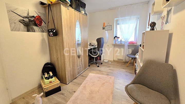 Komplett neu renoviertes freistehendes Einfamilienhaus mit kl. Garten und Garage in Friedrichsthal