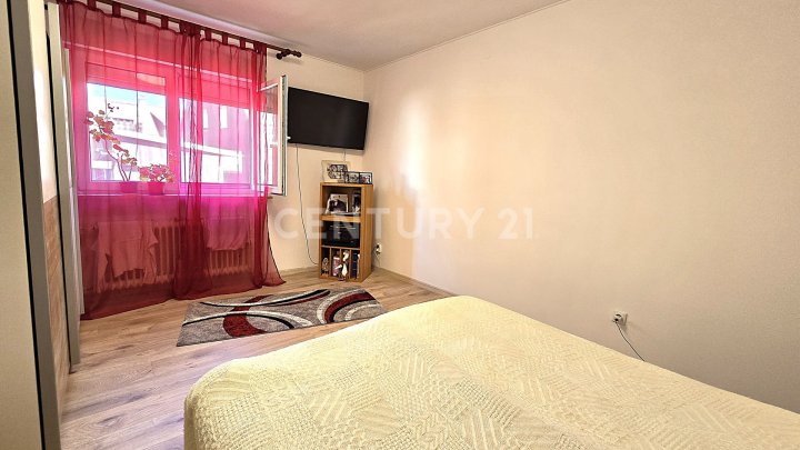 Komplett neu renoviertes freistehendes Einfamilienhaus mit kl. Garten und Garage in Friedrichsthal