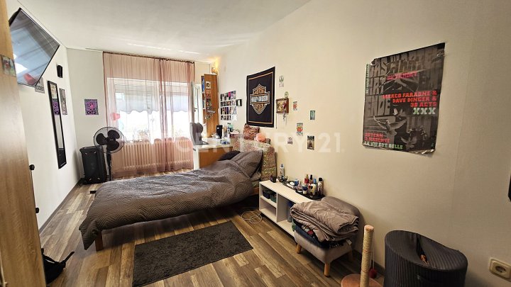Komplett neu renoviertes freistehendes Einfamilienhaus mit kl. Garten und Garage in Friedrichsthal