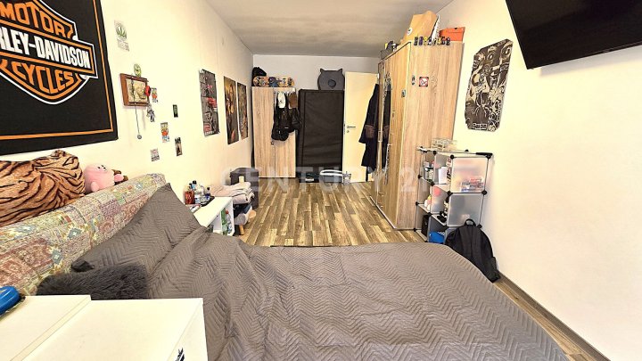 Komplett neu renoviertes freistehendes Einfamilienhaus mit kl. Garten und Garage in Friedrichsthal