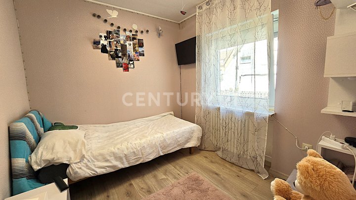 Komplett neu renoviertes freistehendes Einfamilienhaus mit kl. Garten und Garage in Friedrichsthal