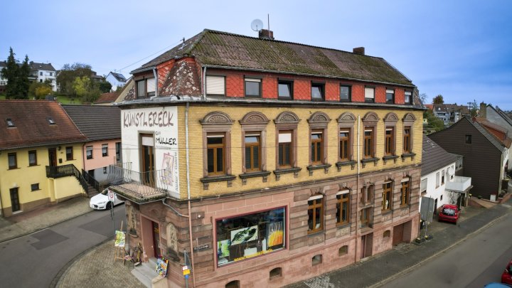 Dreiparteien Wohn- und Geschäftshaus mit Vermietungspotenzial