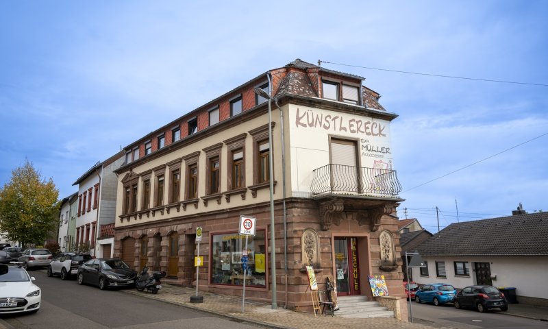 Dreiparteien Wohn- und Geschäftshaus mit Vermietungspotenzial
